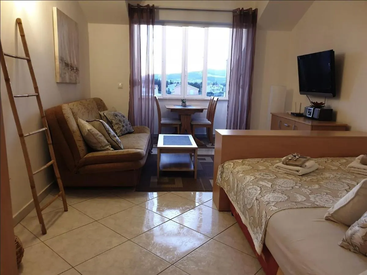 Apartment Eso Kastela 0*,  Croatia